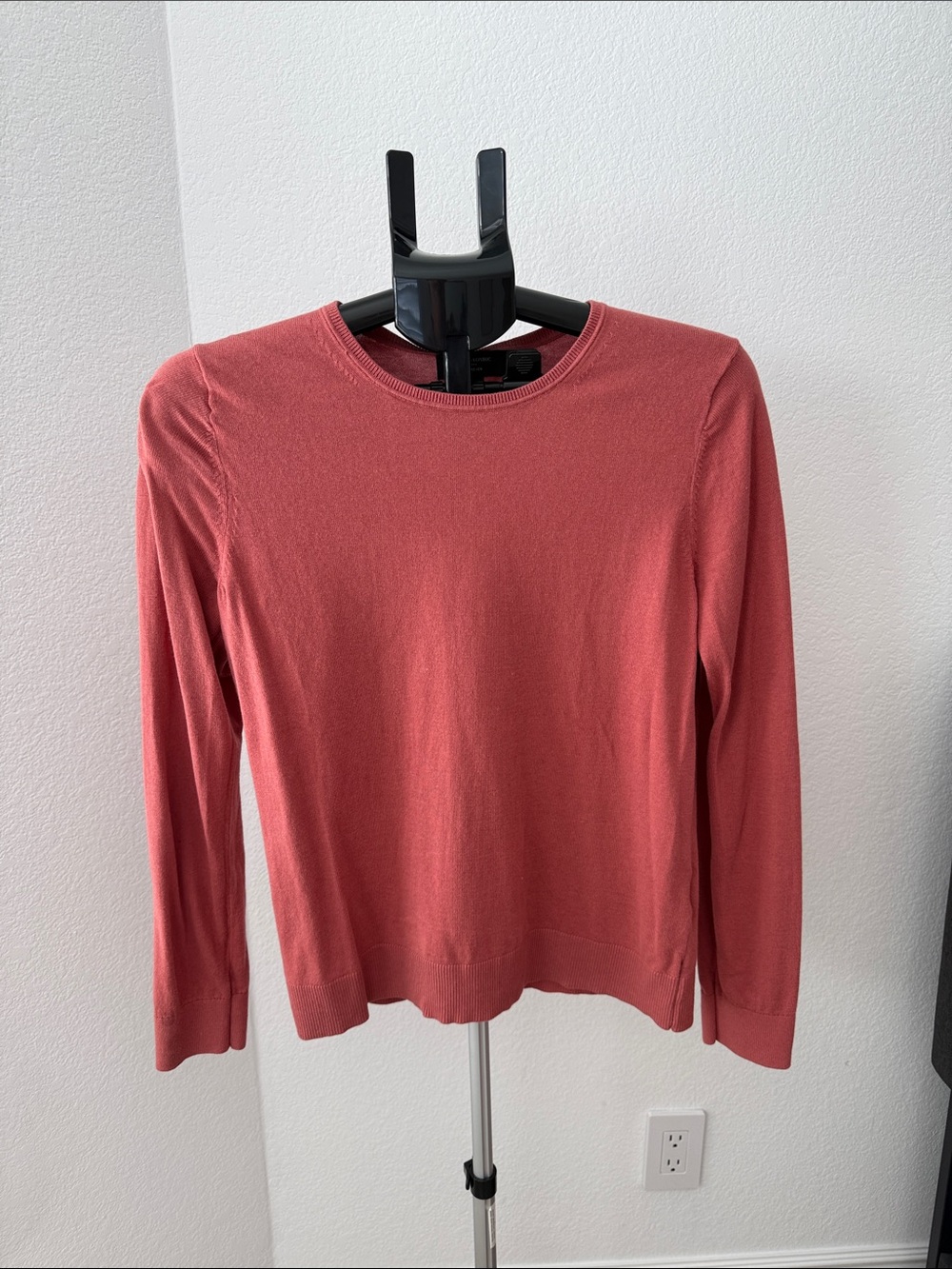 Banana Republic Factory Lightweight Crewneck Sweater in Coral Rose